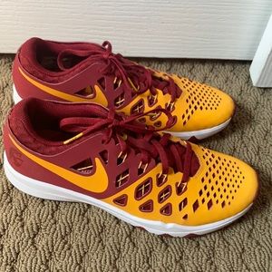 USC Nikes size 7